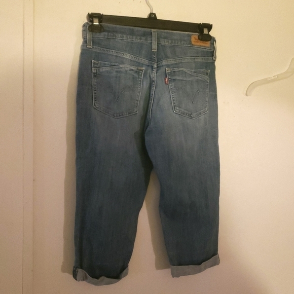 Levi's Womens Size 4 Capri Demin Cuffed Jeans Waist 27", 18" inseam - Picture 2 of 11